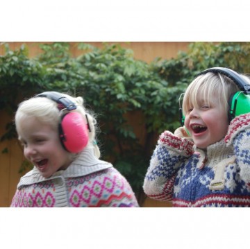 Gehoorbeschermergroen en roze kind4